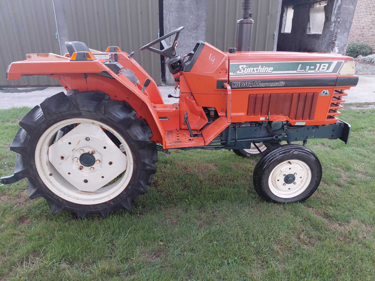 Kubota L1-18 - Traktor kompak: gambar 3 Kubota L1-18 - Traktor kompak: gambar 3