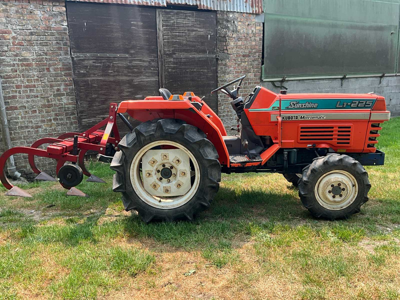 Kubota Sunshine L1-225 - Traktor kompak: gambar 4 Kubota Sunshine L1-225 - Traktor kompak: gambar 4