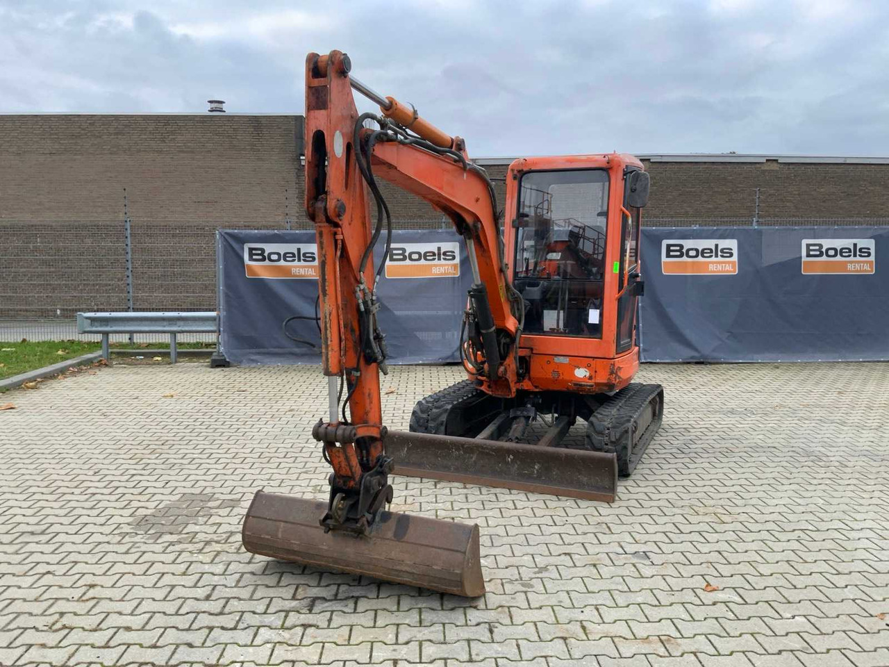 Kubota U35-3A3 - Ekskavator mini: gambar 2 Kubota U35-3A3 - Ekskavator mini: gambar 2