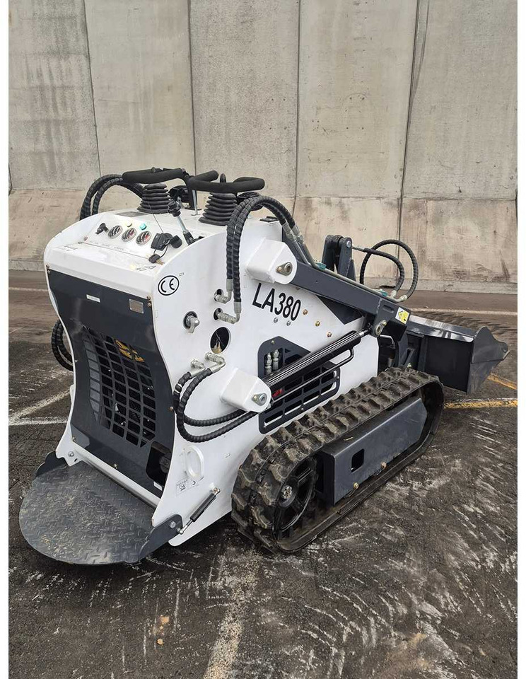 LADYS - 2025 - LA380 - SKID STEER LOADER - Track loader yang ringkas: gambar 2 LADYS - 2025 - LA380 - SKID STEER LOADER - Track loader yang ringkas: gambar 2