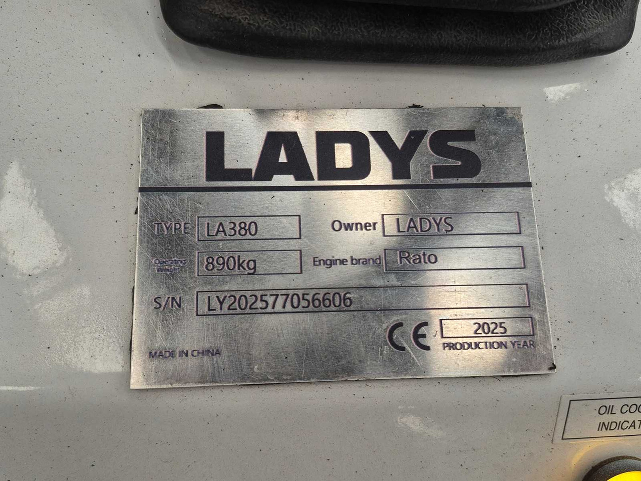 LADYS - 2025 - LA380 - SKID STEER LOADER - Track loader yang ringkas: gambar 4 LADYS - 2025 - LA380 - SKID STEER LOADER - Track loader yang ringkas: gambar 4
