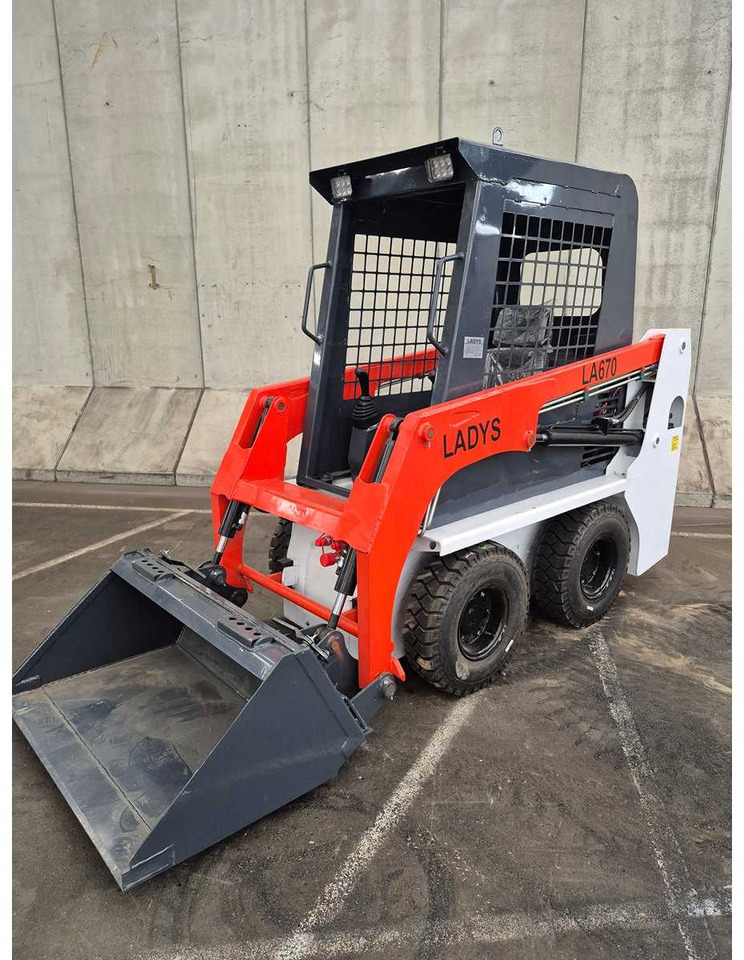 LADYS - 2025 - LA670 - SKID STEER LOADER - Track loader yang ringkas: gambar 3 LADYS - 2025 - LA670 - SKID STEER LOADER - Track loader yang ringkas: gambar 3