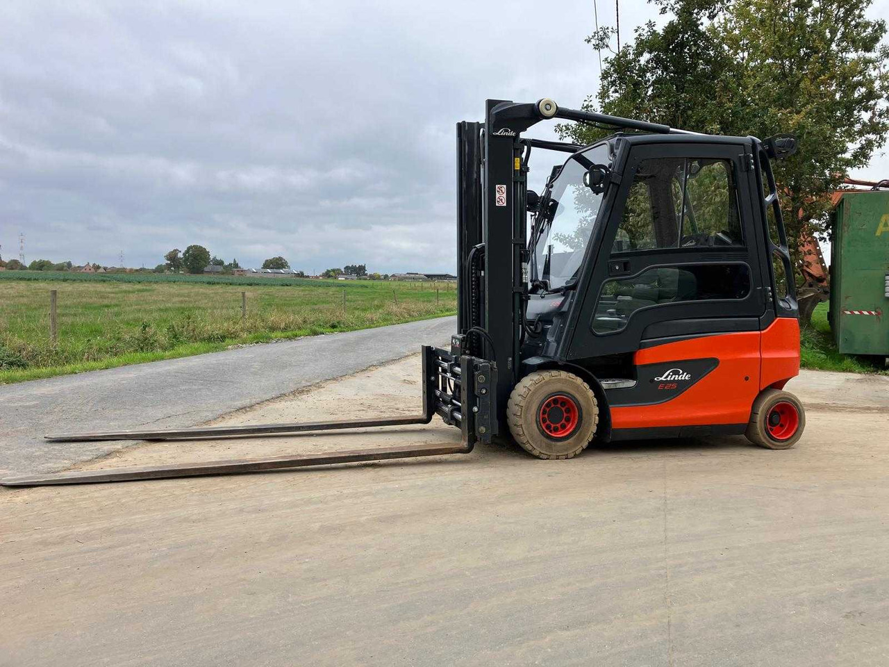 LINDE E25-01 FORKLIFT 2018 - Forklift: gambar 1 LINDE E25-01 FORKLIFT 2018 - Forklift: gambar 1