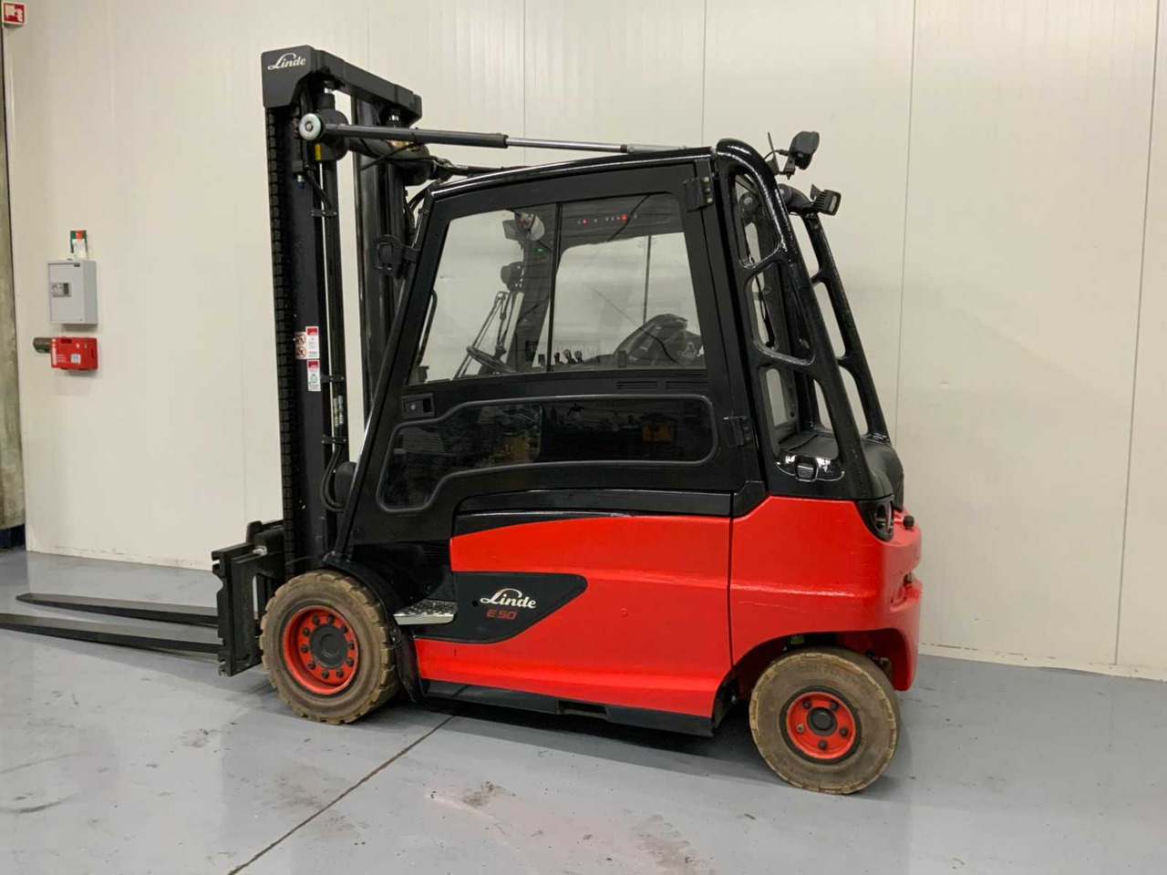 LINDE E50 - 4.1M DUPLEX, FORK POSITIONER, SIDE-SHIFT, LONG FORKS - FORKLIFT - Forklift: gambar 3 LINDE E50 - 4.1M DUPLEX, FORK POSITIONER, SIDE-SHIFT, LONG FORKS - FORKLIFT - Forklift: gambar 3