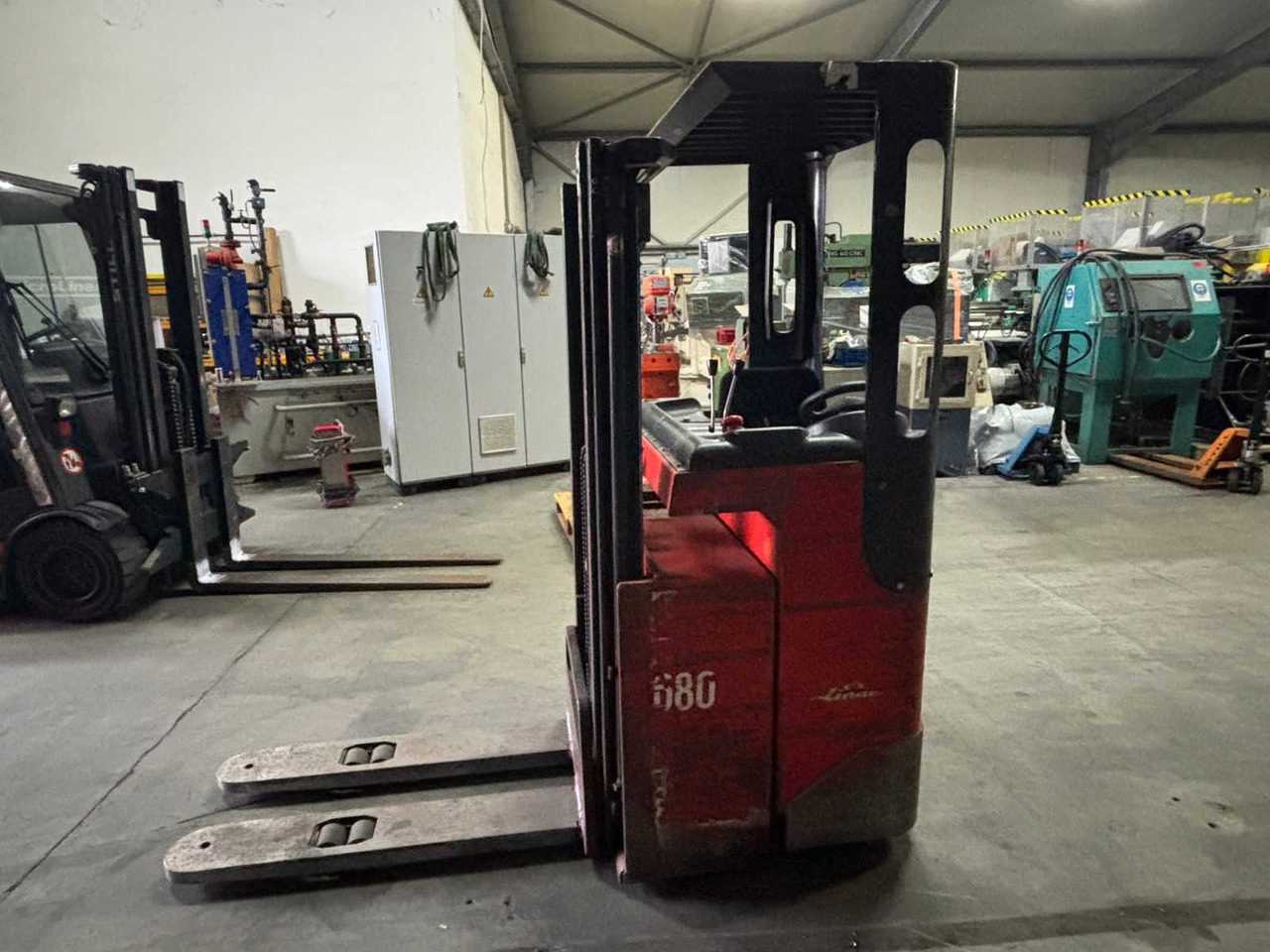 LINDE - L 16 - REACH FORKLIFT - 1999 - Forklift: gambar 5 LINDE - L 16 - REACH FORKLIFT - 1999 - Forklift: gambar 5