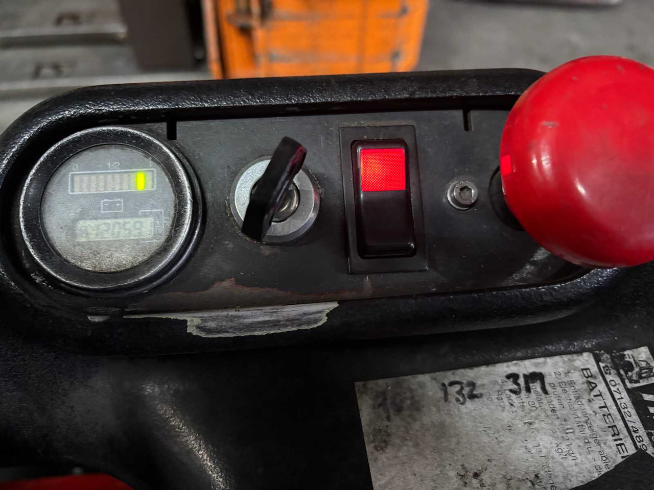 LINDE - L 16 - REACH FORKLIFT - 1999 - Forklift: gambar 3 LINDE - L 16 - REACH FORKLIFT - 1999 - Forklift: gambar 3