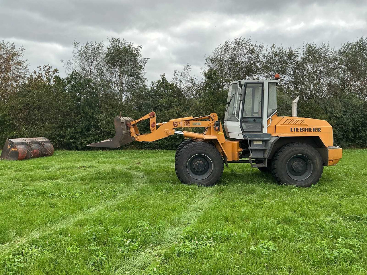 Liebherr 1993 LIEBHERR L512 SHOVEL - Wheel loader: gambar 2 Liebherr 1993 LIEBHERR L512 SHOVEL - Wheel loader: gambar 2