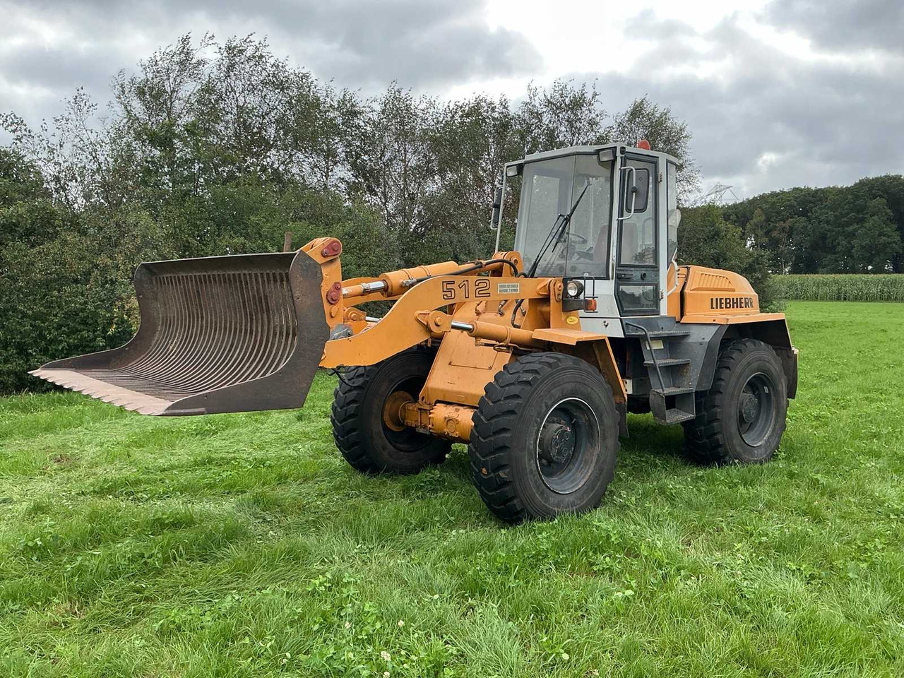 Liebherr 1993 LIEBHERR L512 SHOVEL - Wheel loader: gambar 1 Liebherr 1993 LIEBHERR L512 SHOVEL - Wheel loader: gambar 1