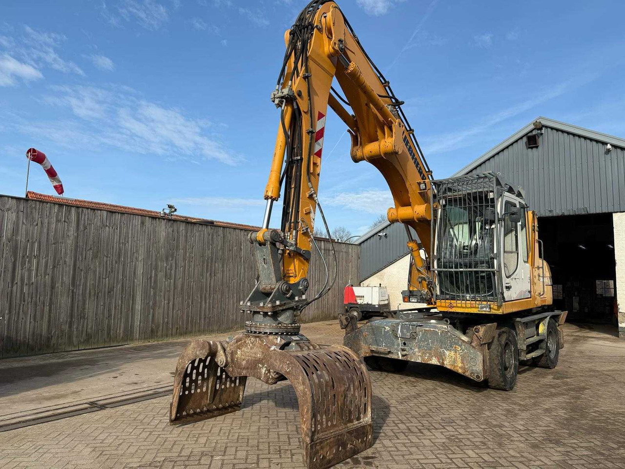 Liebherr A 316 Litronic - Derek bergerak: gambar 1 Liebherr A 316 Litronic - Derek bergerak: gambar 1