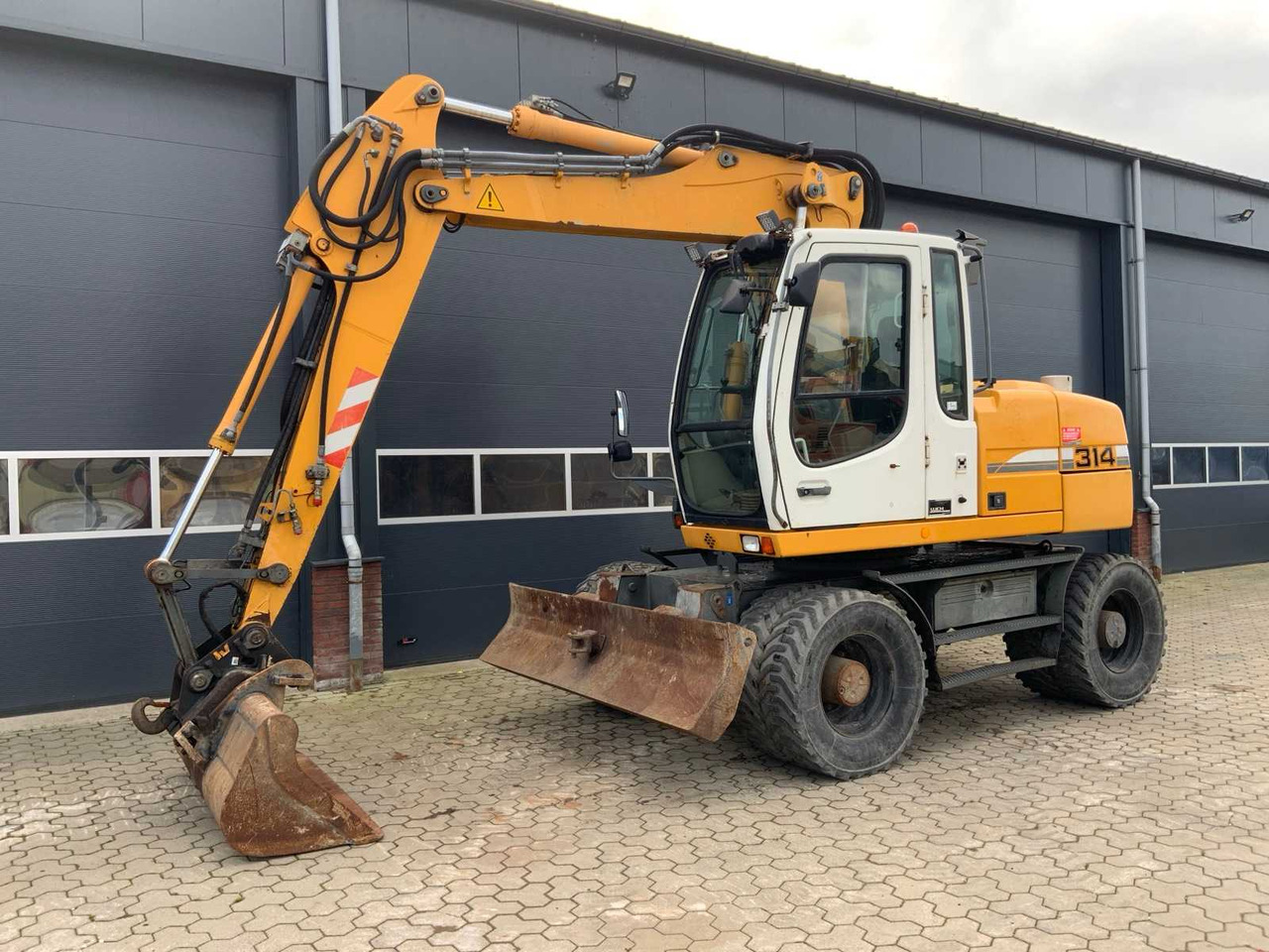 Liebherr A314 Litronic - Ekskavator roda: gambar 1 Liebherr A314 Litronic - Ekskavator roda: gambar 1
