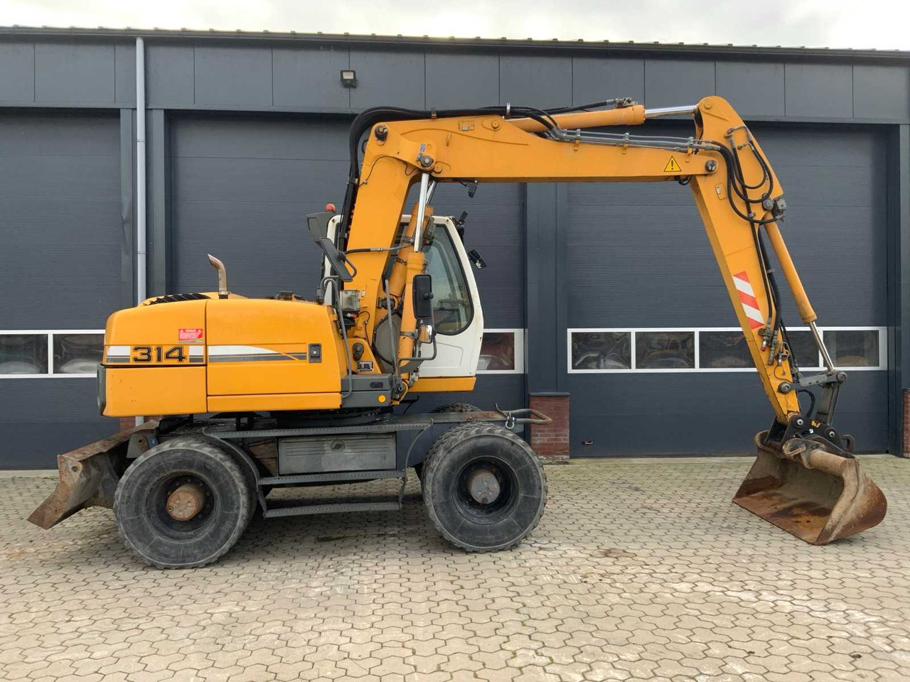 Liebherr A314 Litronic - Ekskavator roda: gambar 4 Liebherr A314 Litronic - Ekskavator roda: gambar 4