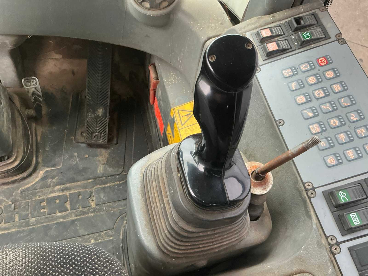 Wheel loader Liebherr L524: gambar 20