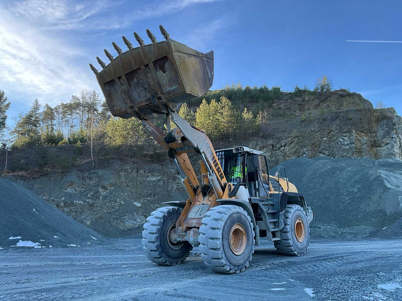 Liebherr L580 - Wheel loader: gambar 1 Liebherr L580 - Wheel loader: gambar 1