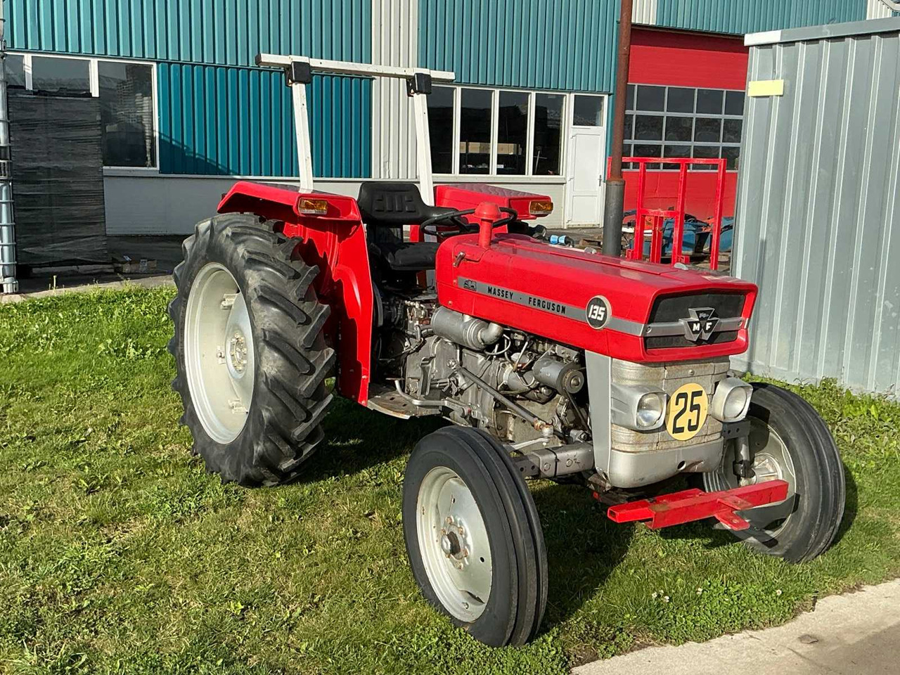 Massey-Ferguson 135 - Traktor: gambar 3 Massey-Ferguson 135 - Traktor: gambar 3