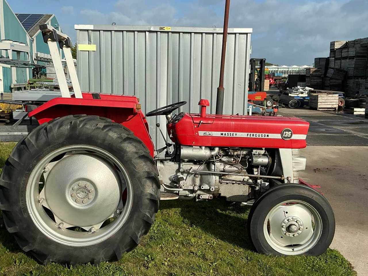 Massey-Ferguson 135 - Traktor: gambar 4 Massey-Ferguson 135 - Traktor: gambar 4