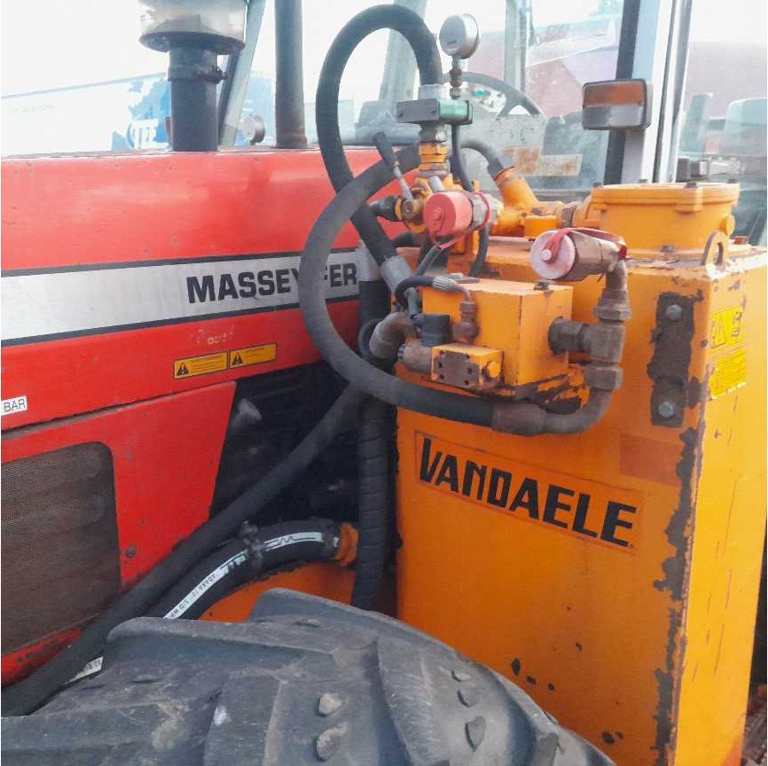 Massey Ferguson MF 390 4WD - Traktor: gambar 5 Massey Ferguson MF 390 4WD - Traktor: gambar 5