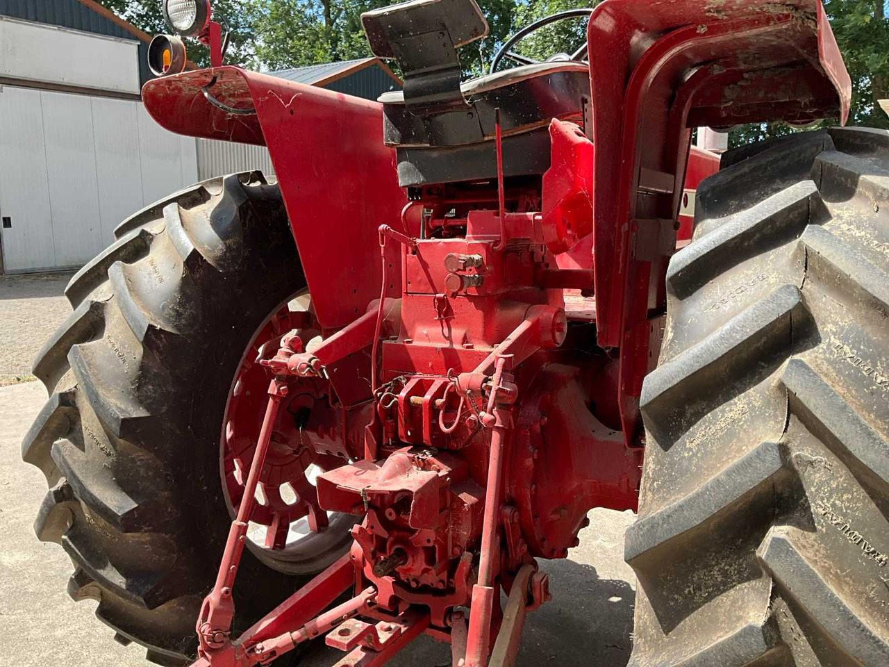 Traktor Mc cormick international F 806 D: gambar 33