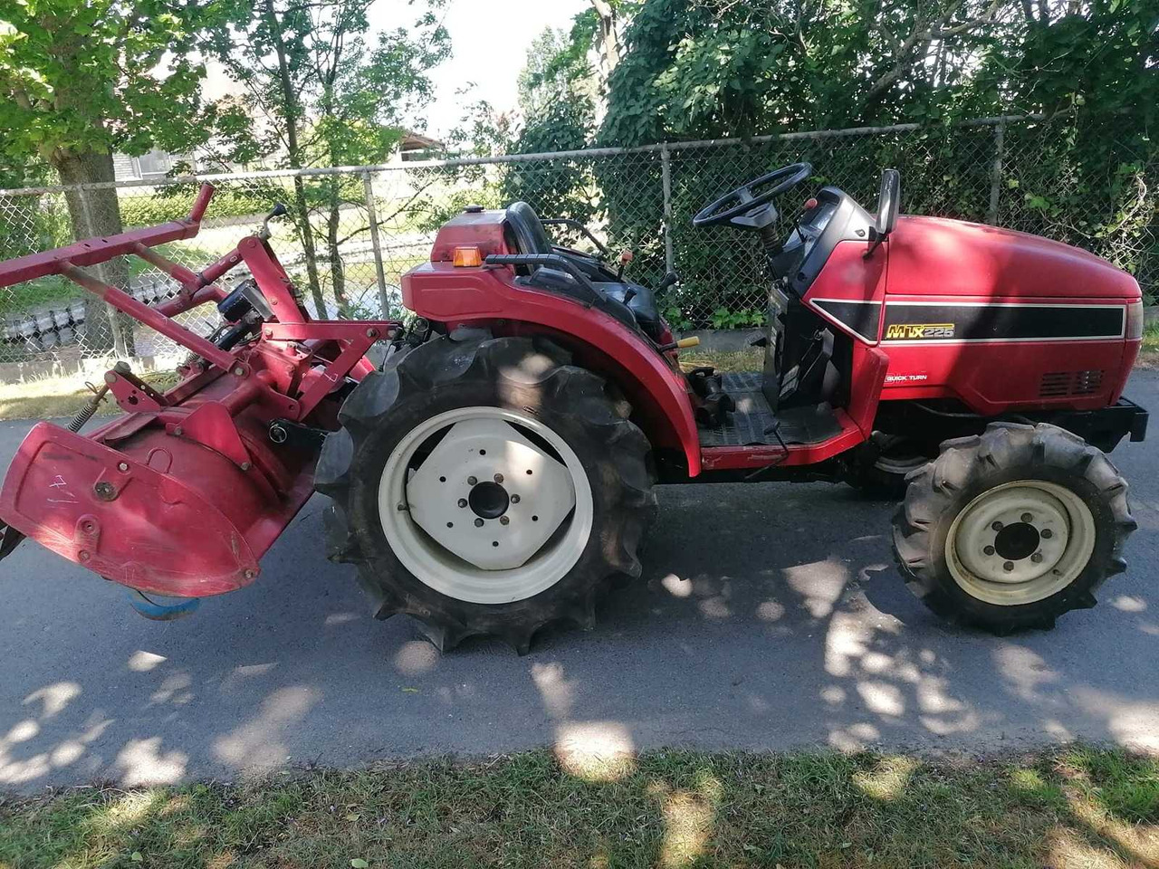 Mitsubishi MTX225D - Traktor kompak: gambar 3 Mitsubishi MTX225D - Traktor kompak: gambar 3