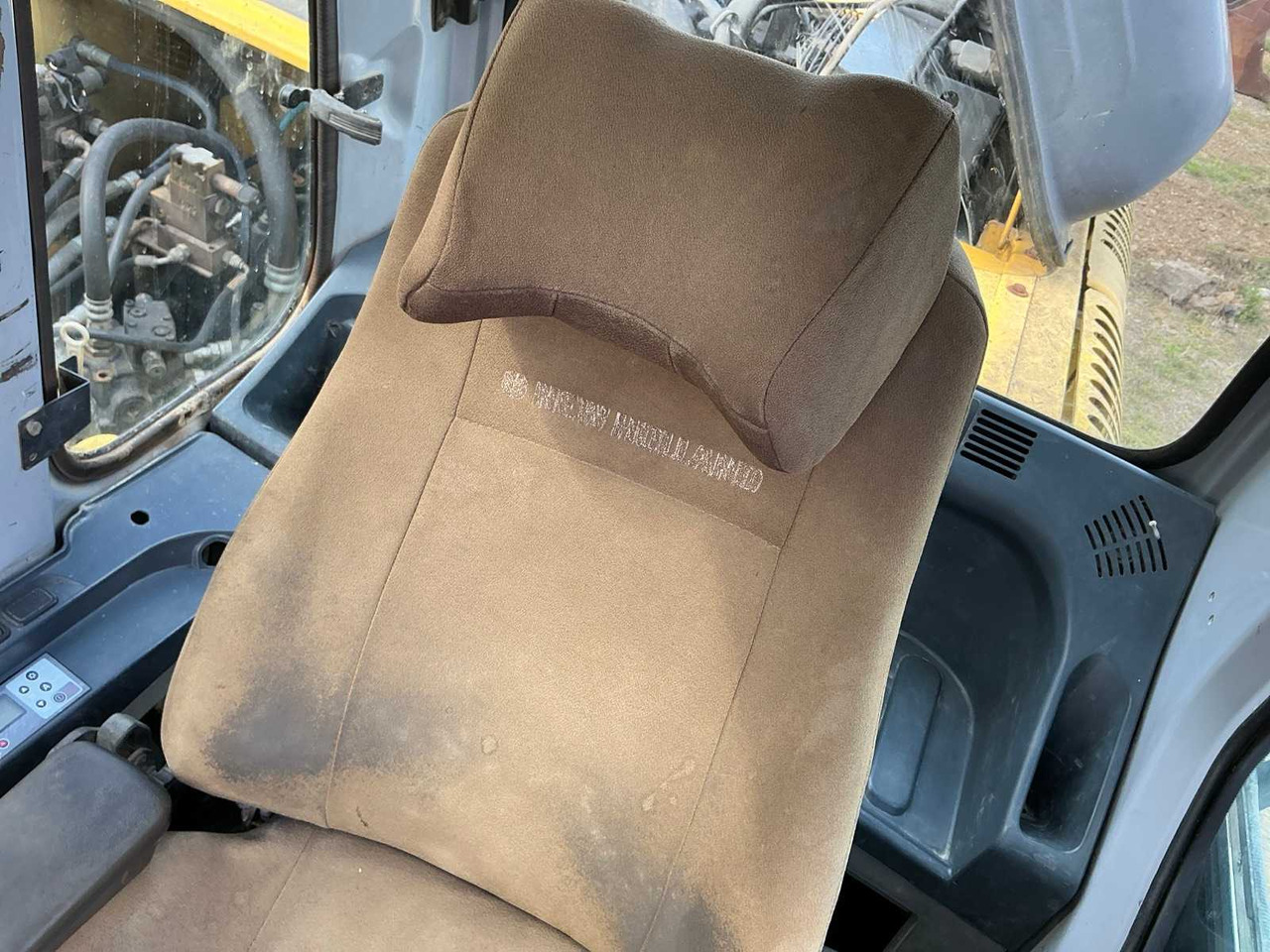 NEW HOLLAND KOBELCO E 215B - Ekskavator perayap: gambar 5 NEW HOLLAND KOBELCO E 215B - Ekskavator perayap: gambar 5