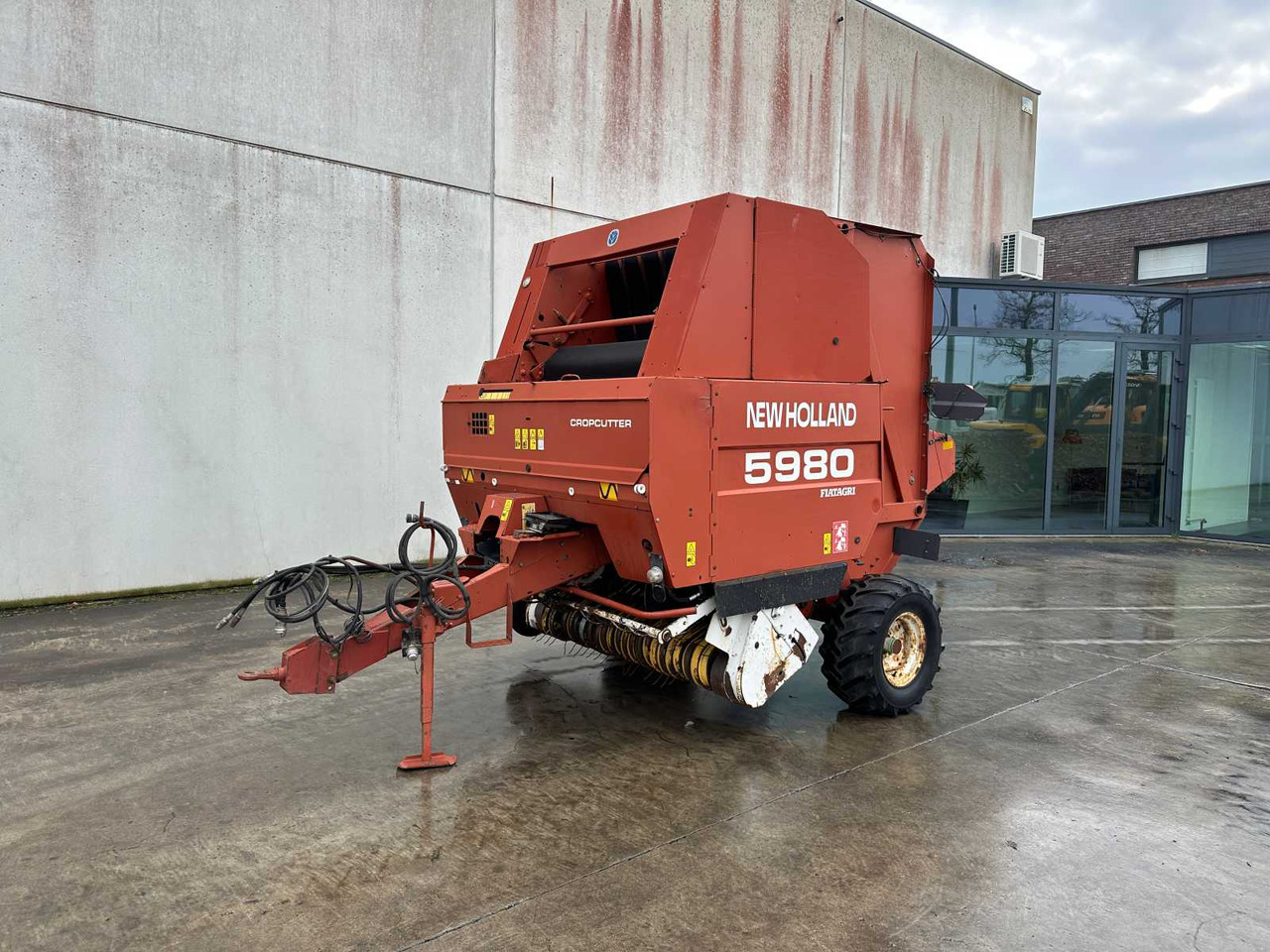 New Holland 654 - Baler bulat: gambar 1 New Holland 654 - Baler bulat: gambar 1