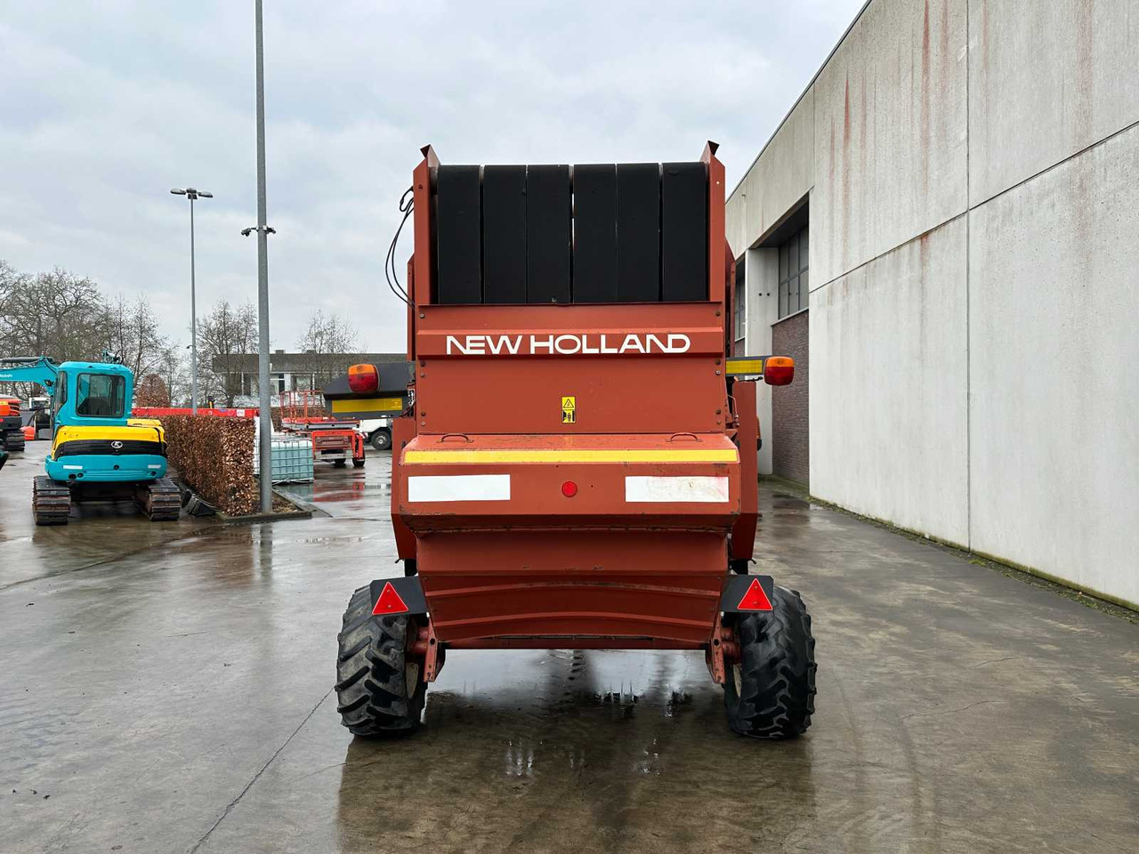 New Holland 654 - Baler bulat: gambar 5 New Holland 654 - Baler bulat: gambar 5