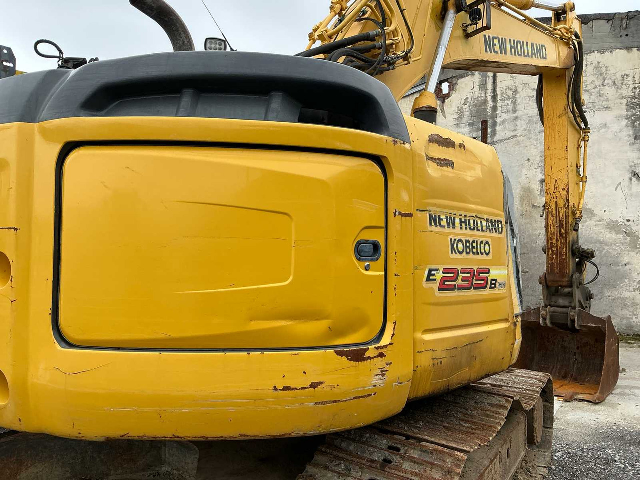 Ekskavator perayap New Holland E235BSR-2: gambar 18