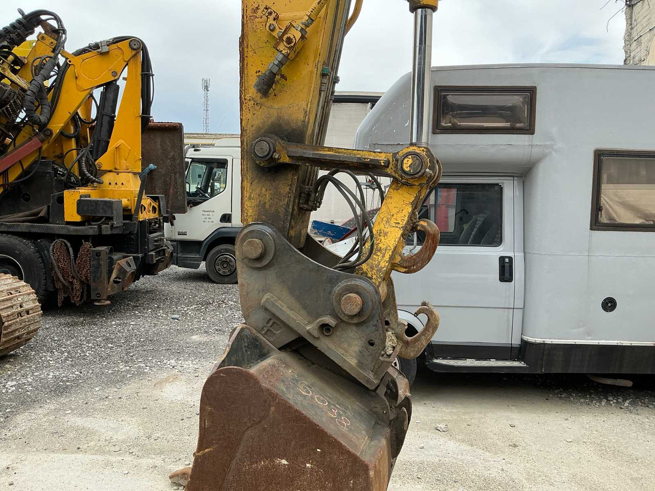 Ekskavator perayap New Holland E235BSR-2: gambar 8