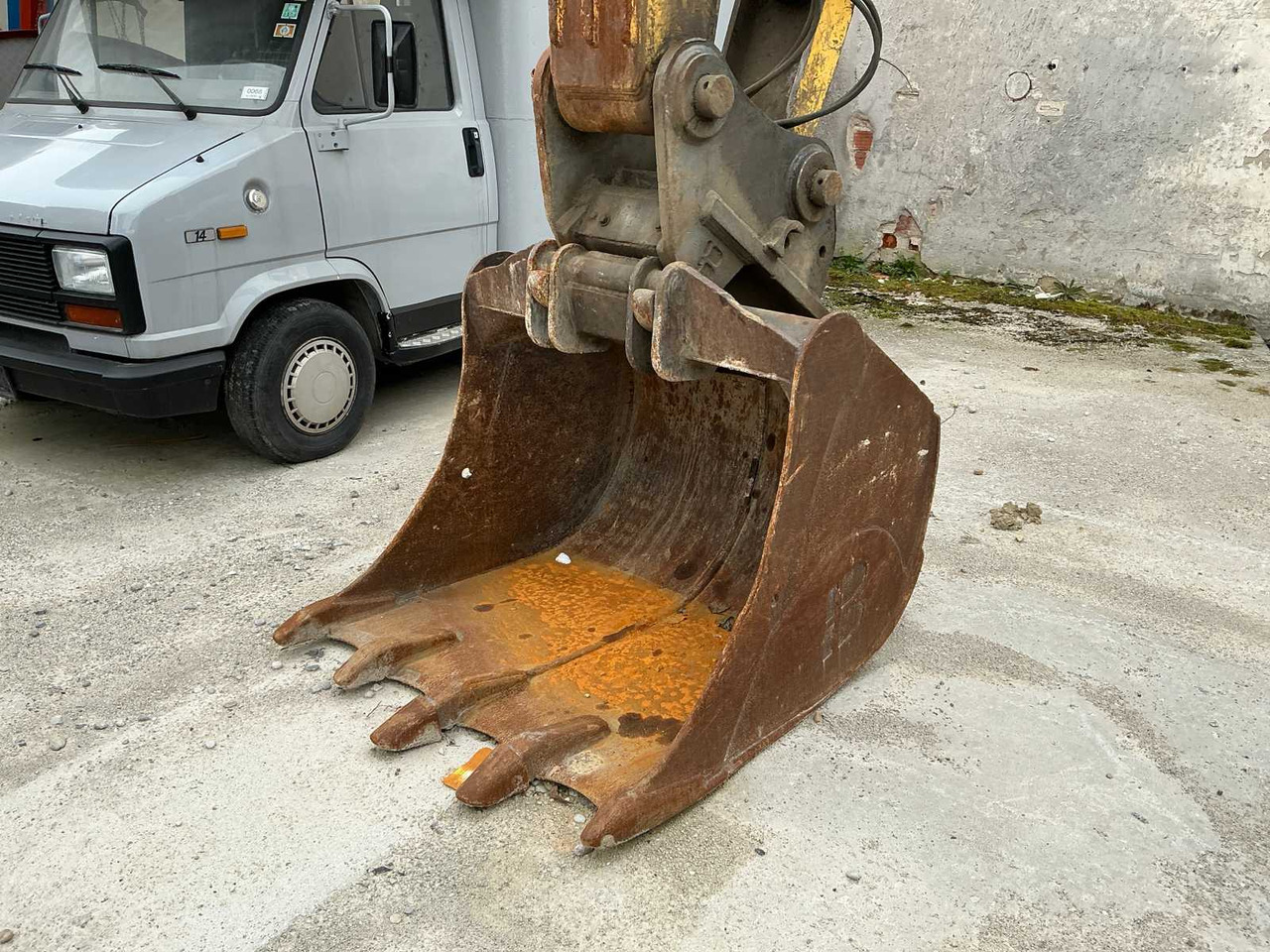 Ekskavator perayap New Holland E235BSR-2: gambar 10