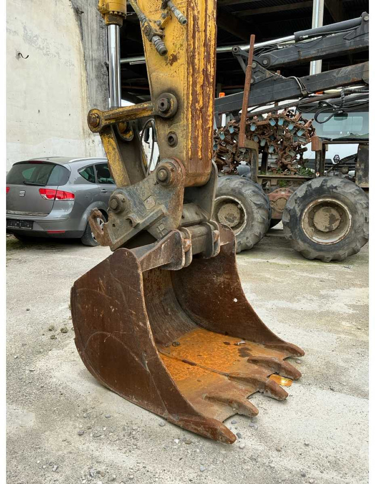 Ekskavator perayap New Holland E235BSR-2: gambar 31