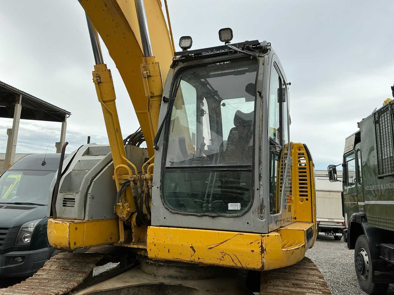 Ekskavator perayap New Holland E235BSR-2: gambar 27