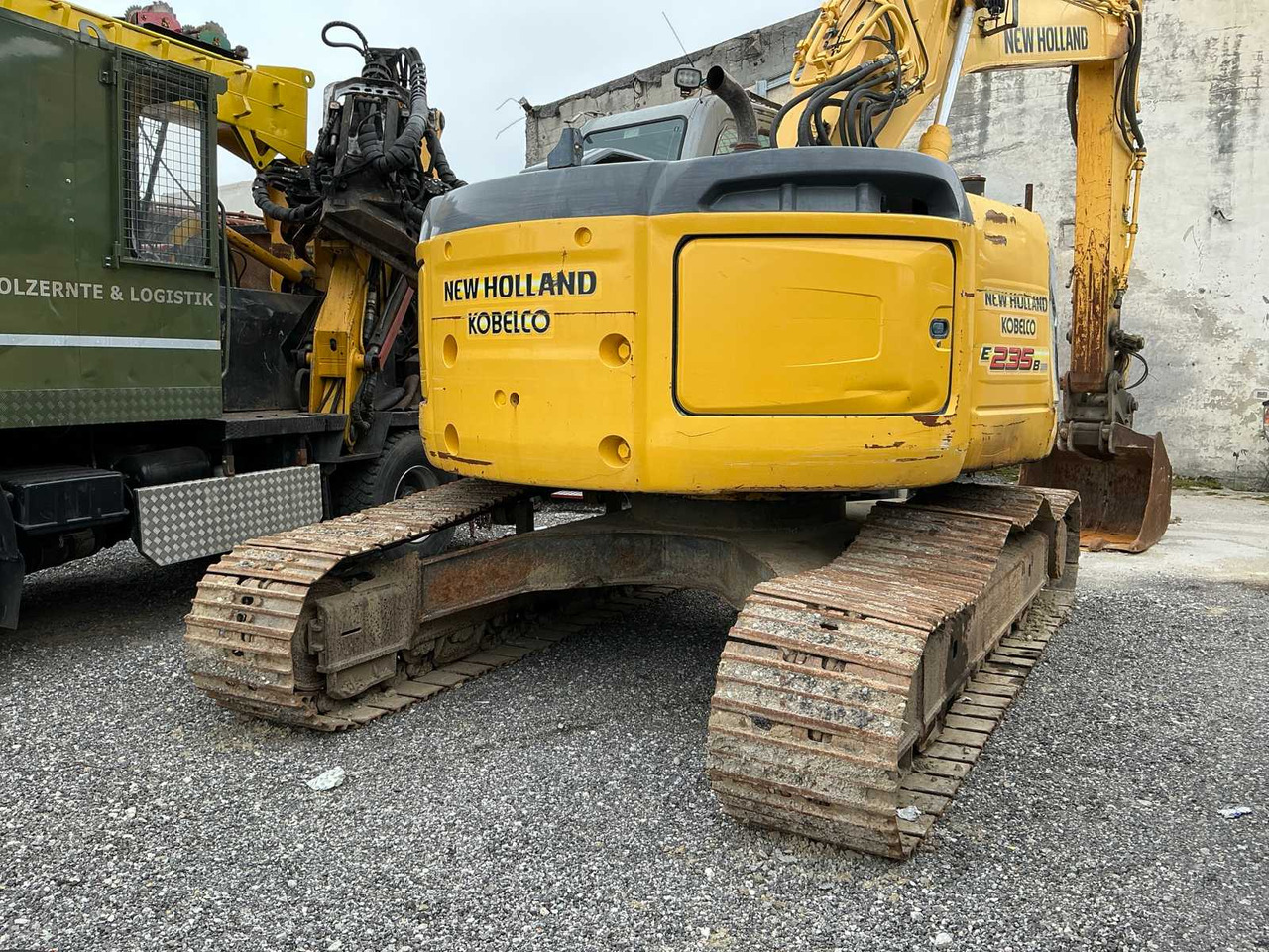 Ekskavator perayap New Holland E235BSR-2: gambar 19
