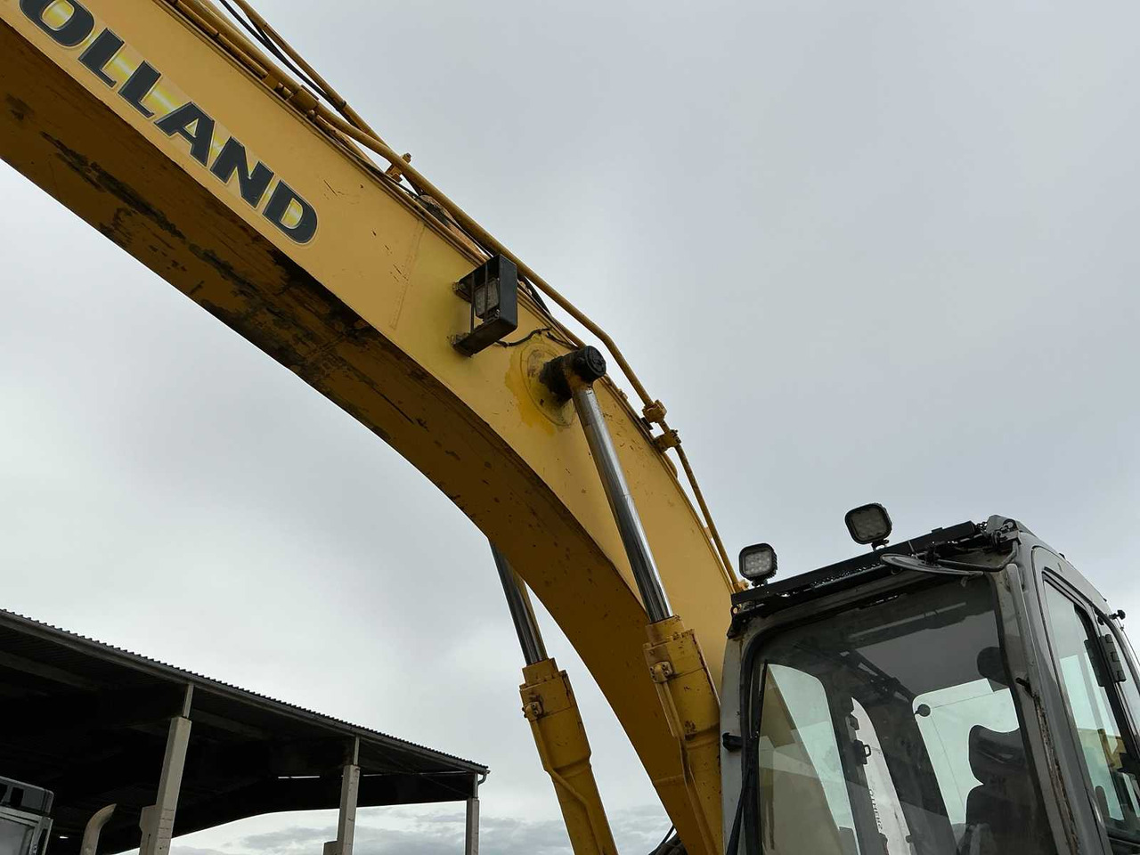 Ekskavator perayap New Holland E235BSR-2: gambar 28