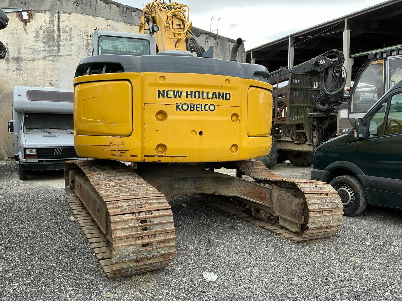 Ekskavator perayap New Holland E235BSR-2: gambar 21