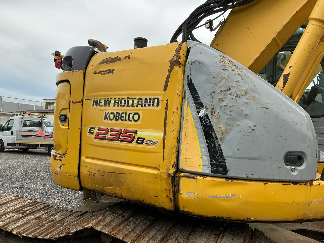 Ekskavator perayap New Holland E235BSR-2: gambar 17