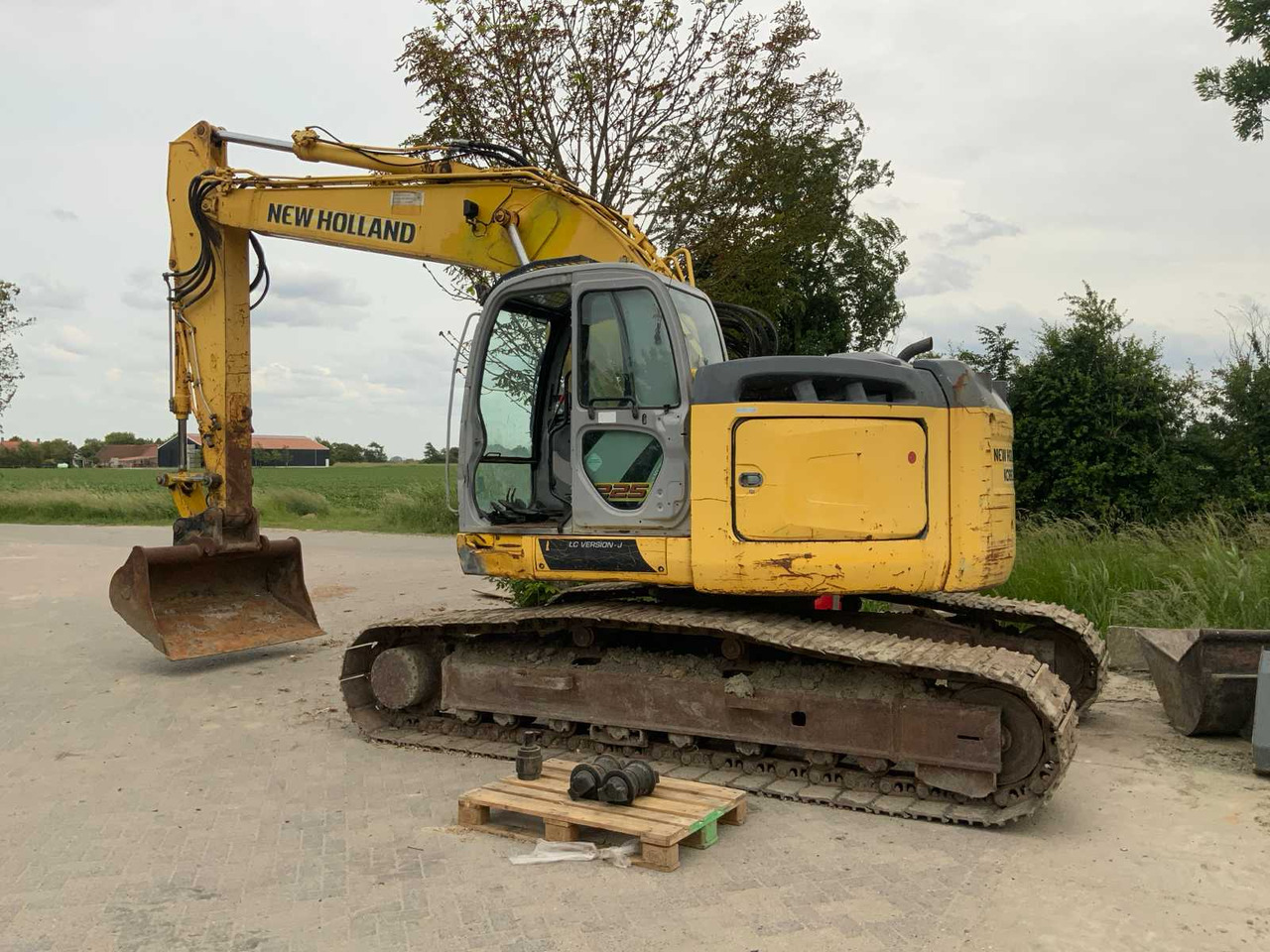 New Holland / Kobelco E225BSR - Ekskavator perayap: gambar 2 New Holland / Kobelco E225BSR - Ekskavator perayap: gambar 2