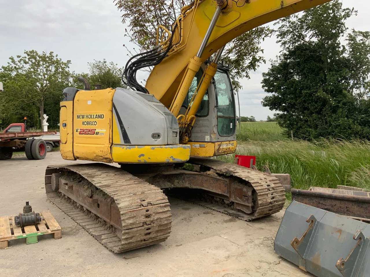 New Holland / Kobelco E225BSR - Ekskavator perayap: gambar 4 New Holland / Kobelco E225BSR - Ekskavator perayap: gambar 4
