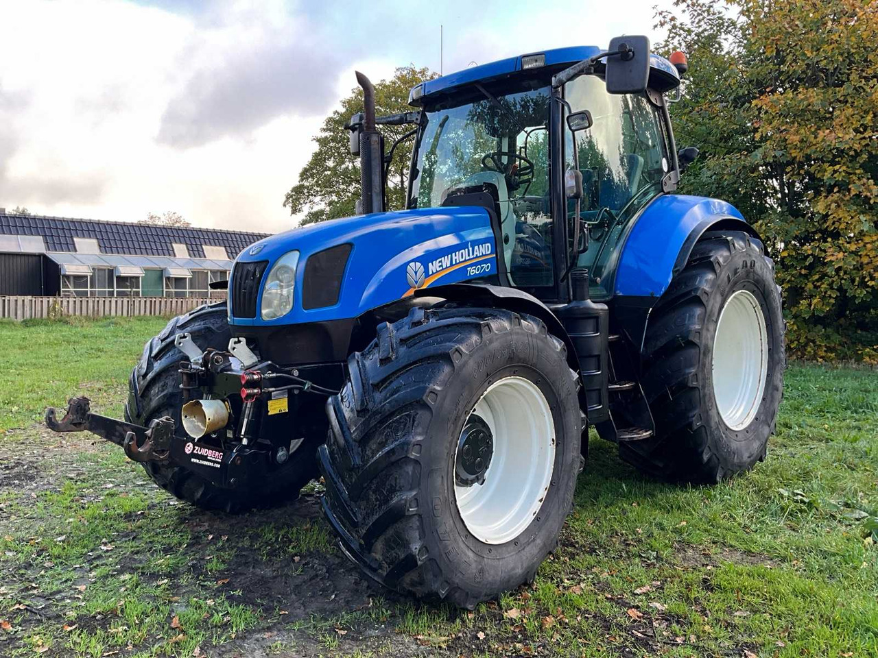 New Holland T6070 - Traktor: gambar 1 New Holland T6070 - Traktor: gambar 1