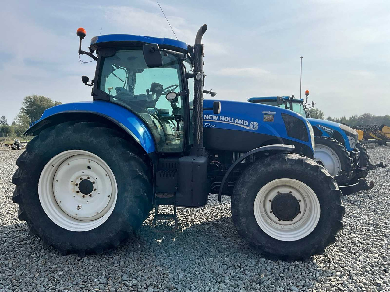 New Holland T7.210 - Traktor: gambar 4 New Holland T7.210 - Traktor: gambar 4