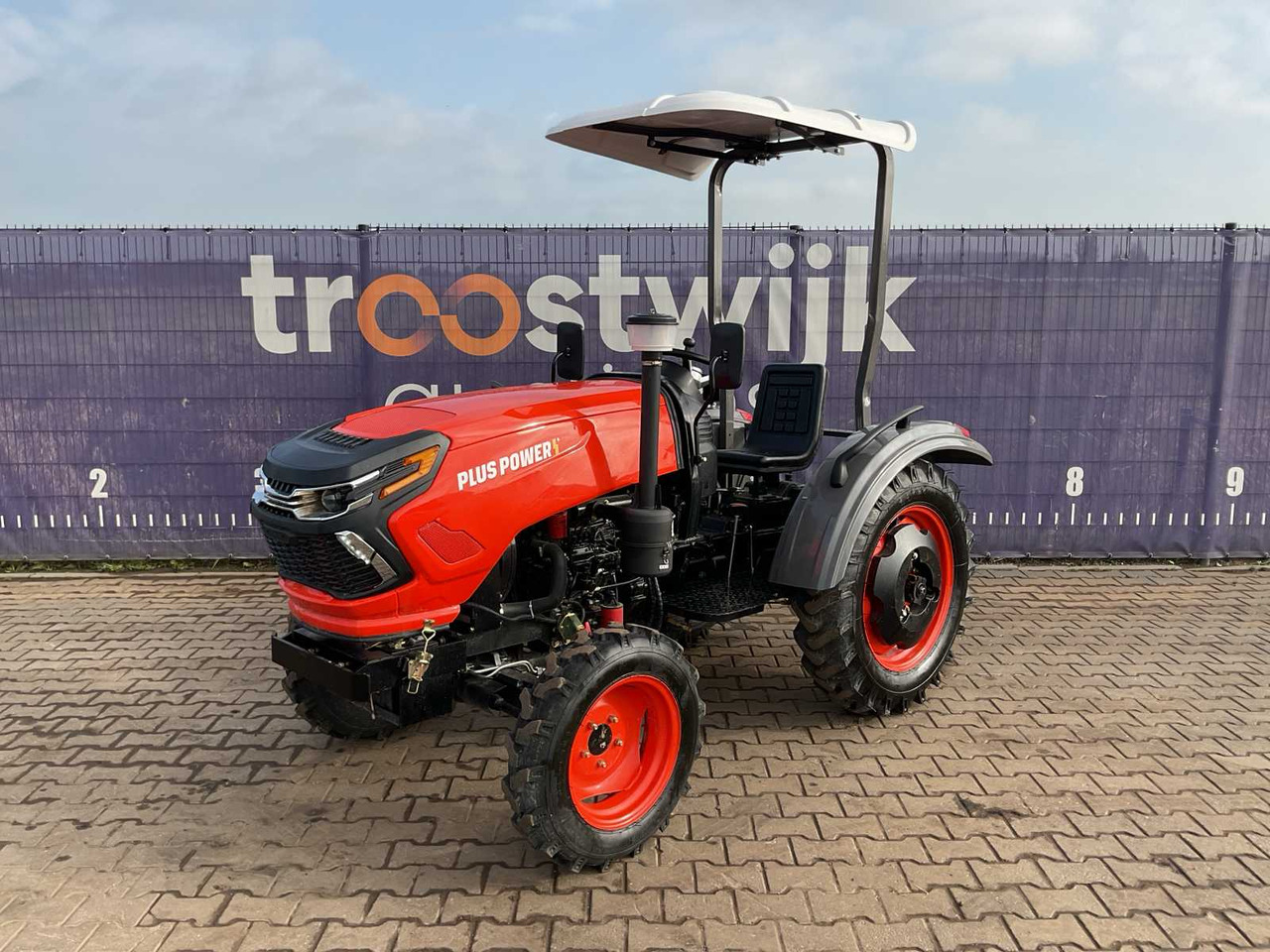 Plus power TT254 - Traktor kompak: gambar 1 Plus power TT254 - Traktor kompak: gambar 1