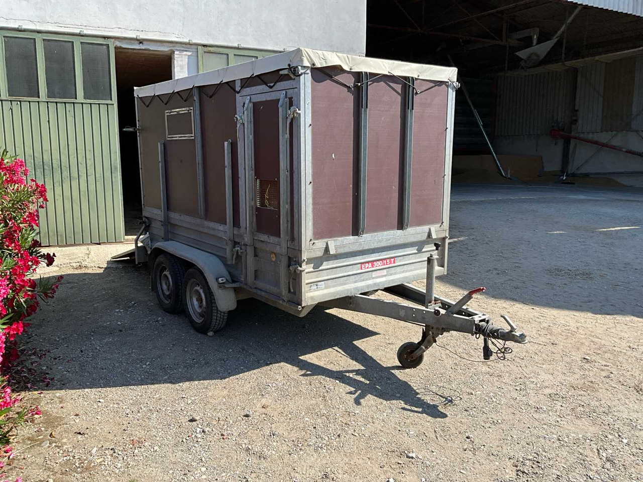 Pongratz EPA 300 T - Trailer pengangkut hewan: gambar 1 Pongratz EPA 300 T - Trailer pengangkut hewan: gambar 1