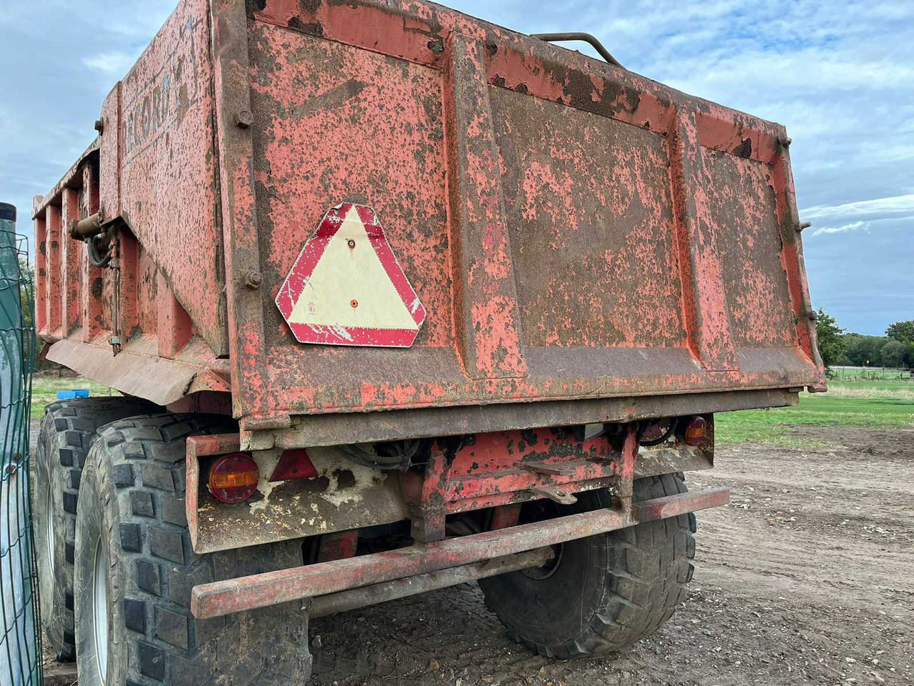 Record - Trailer jungkit pertanian/ Tempat sampah: gambar 4 Record - Trailer jungkit pertanian/ Tempat sampah: gambar 4