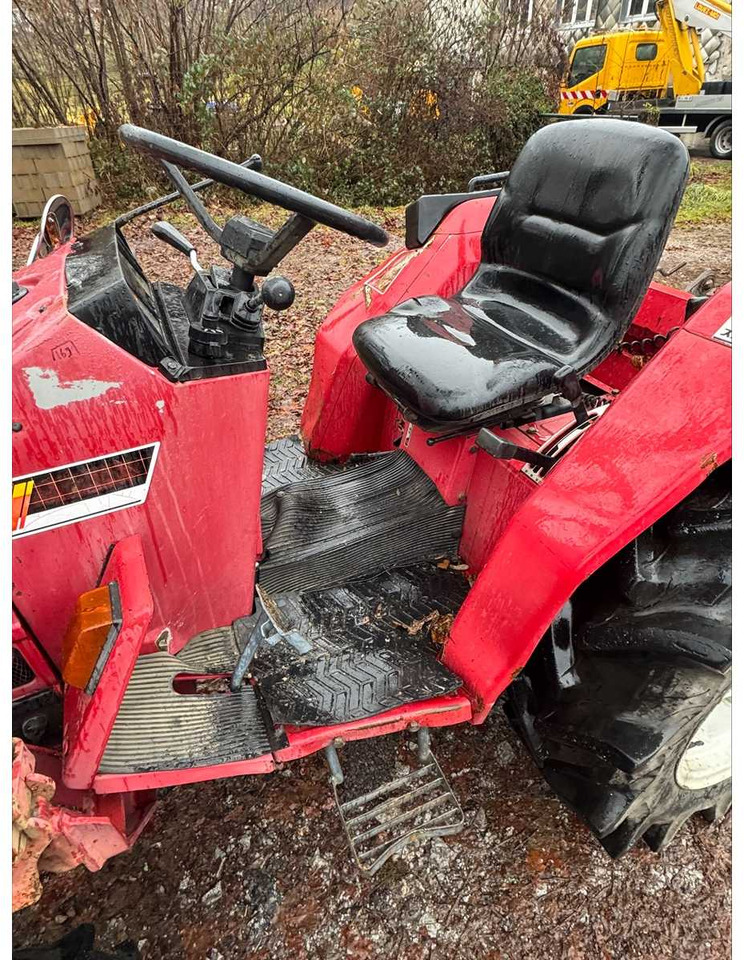 SHIBAURA - D23F - 4WD AGRICULTURAL TRACTOR - Traktor: gambar 3 SHIBAURA - D23F - 4WD AGRICULTURAL TRACTOR - Traktor: gambar 3