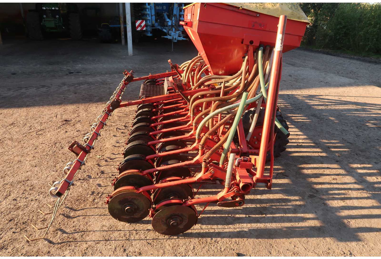 SPU 32 SPU 32 - Seeder - 2006 - 02B-DNL (163) - Penabur presisi: gambar 5 SPU 32 SPU 32 - Seeder - 2006 - 02B-DNL (163) - Penabur presisi: gambar 5