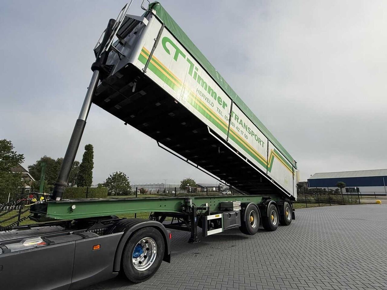 BULTHUIS - TIPPER - TATA 23 - 58 M3 - OG-68-SF - 2001 - TRUCK - SEMI-TRAILER - Semi-trailer: gambar 1 BULTHUIS - TIPPER - TATA 23 - 58 M3 - OG-68-SF - 2001 - TRUCK - SEMI-TRAILER - Semi-trailer: gambar 1