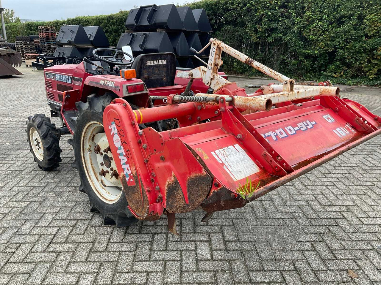Shibaura D215F - Traktor kompak: gambar 2 Shibaura D215F - Traktor kompak: gambar 2