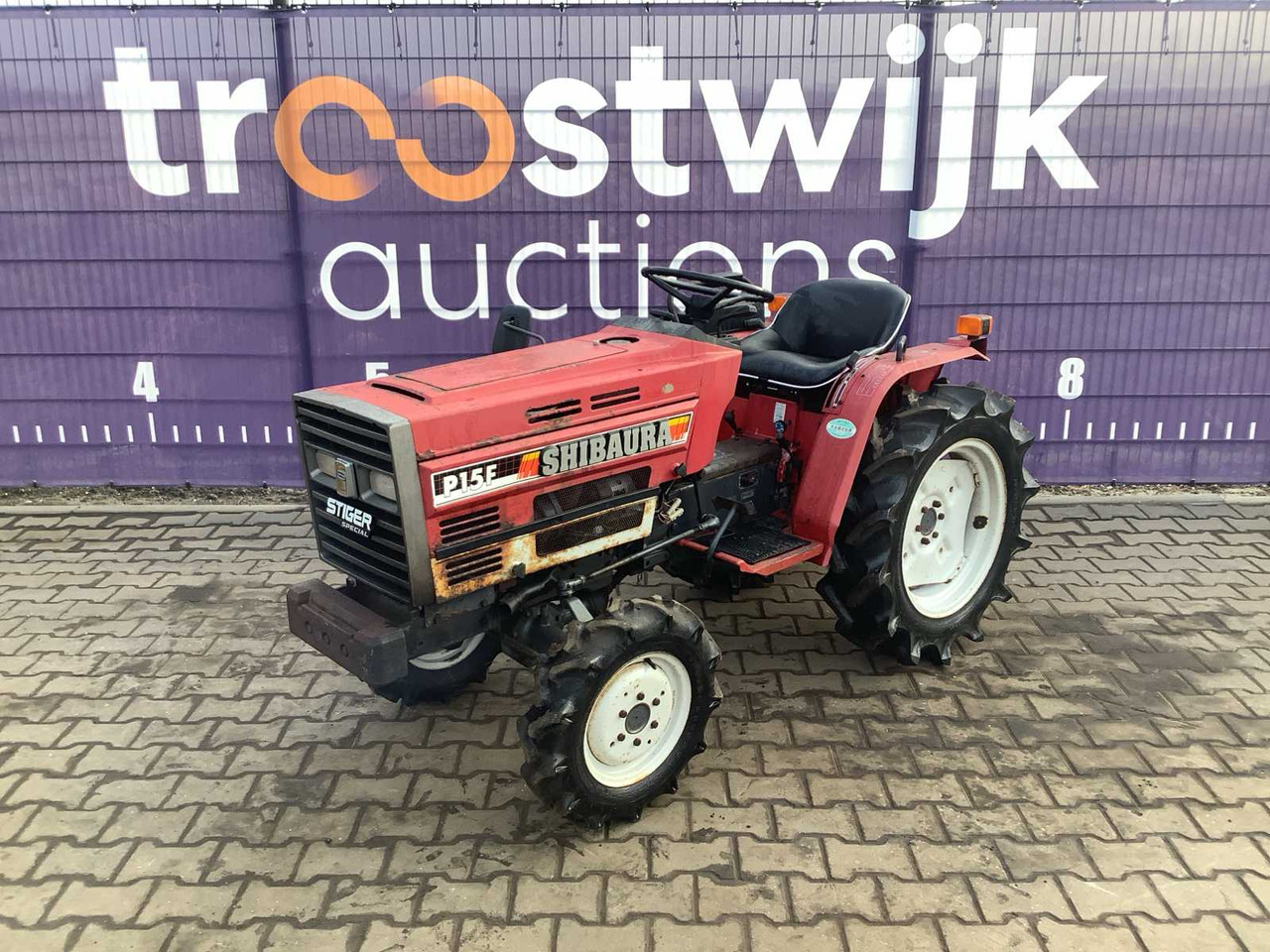 Shibaura P15F - Traktor kompak: gambar 1 Shibaura P15F - Traktor kompak: gambar 1