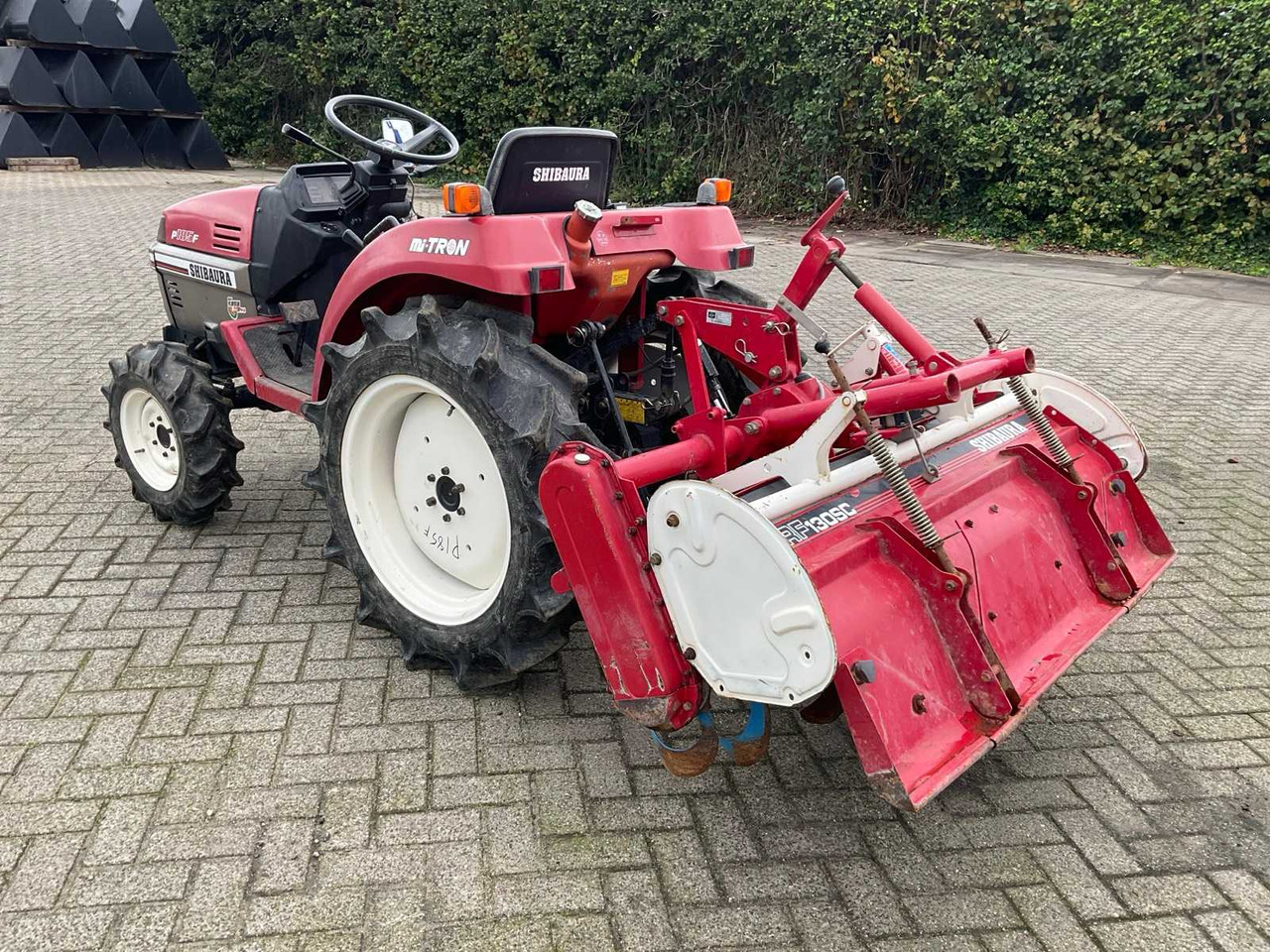 Shibaura P185F - Traktor kompak: gambar 2 Shibaura P185F - Traktor kompak: gambar 2