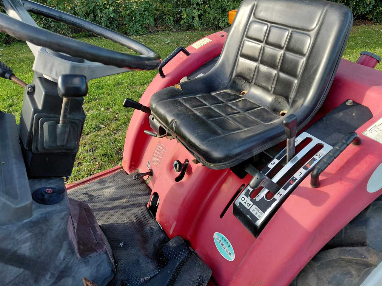 Shibaura P185F - Traktor kompak: gambar 5 Shibaura P185F - Traktor kompak: gambar 5
