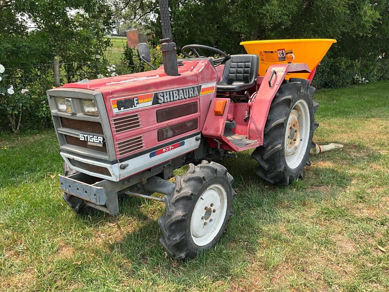 Shibaura P21F - Traktor kompak: gambar 1 Shibaura P21F - Traktor kompak: gambar 1