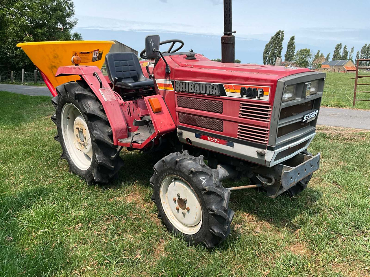 Shibaura P21F - Traktor kompak: gambar 4 Shibaura P21F - Traktor kompak: gambar 4